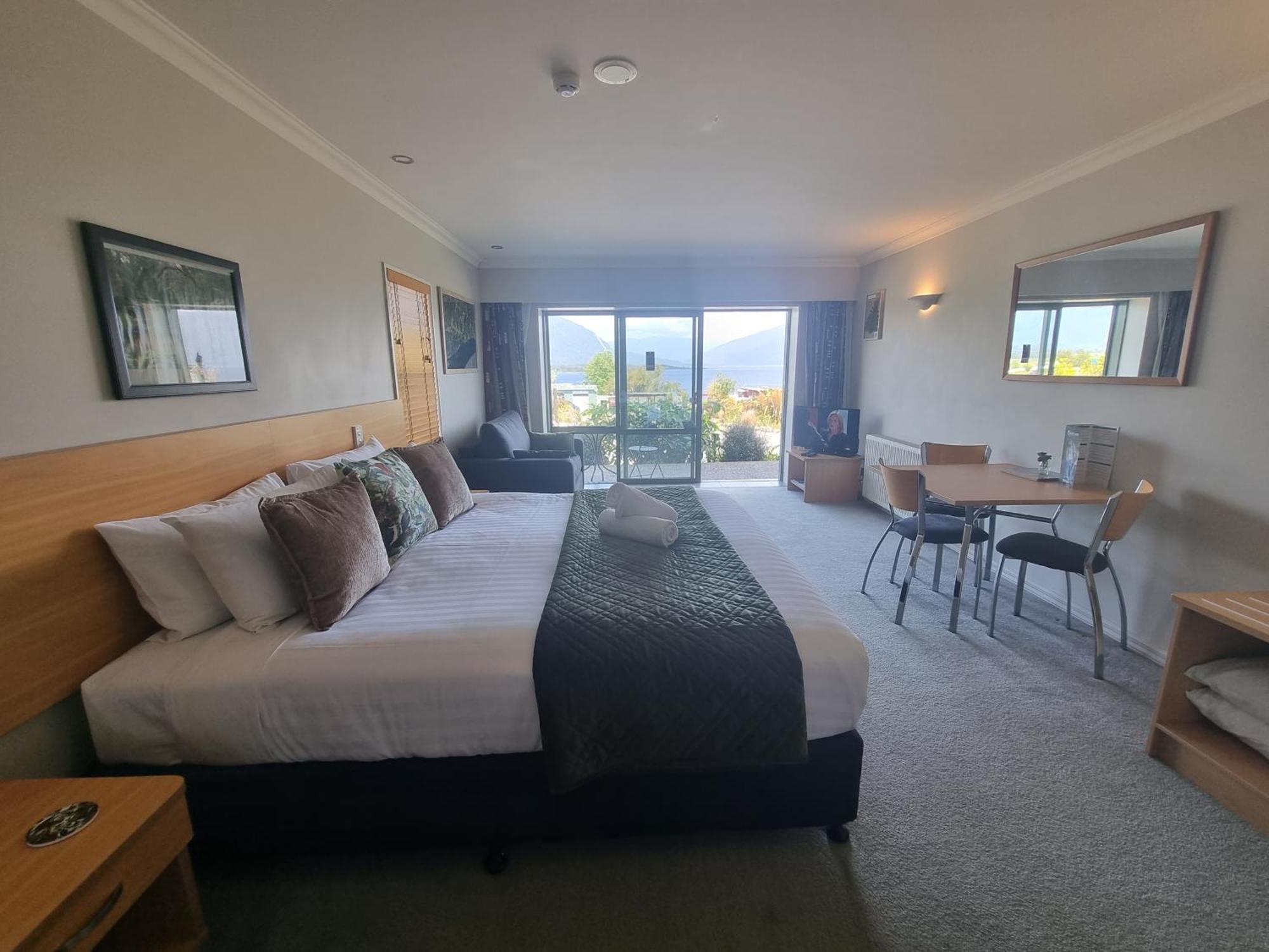 Hotel Lake Brunner Греймут Экстерьер фото