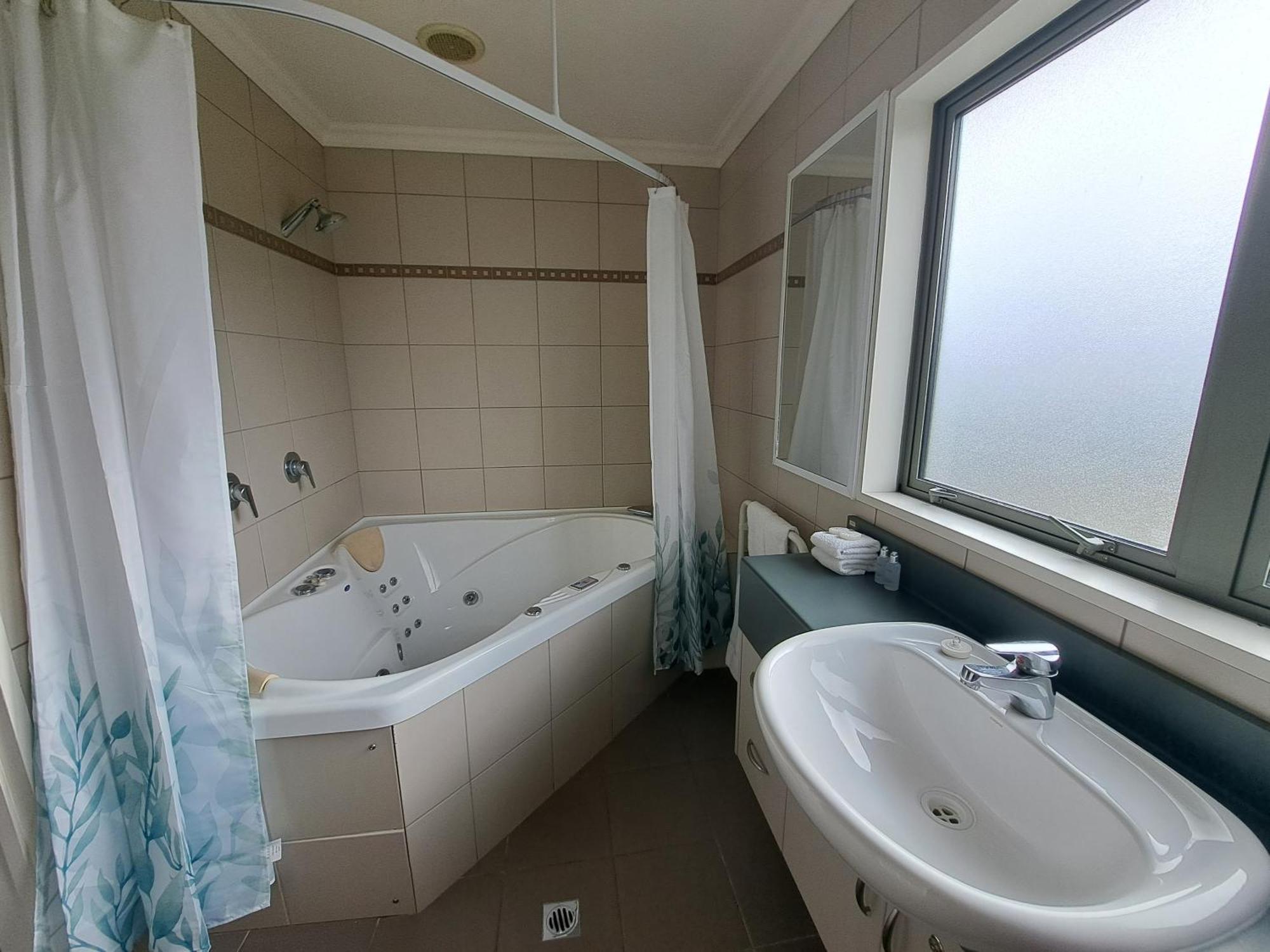 Hotel Lake Brunner Греймут Экстерьер фото